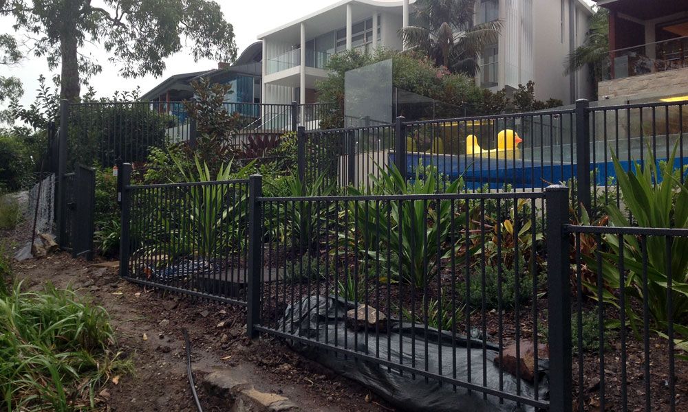 Flat Top Pool & Garden Fencing